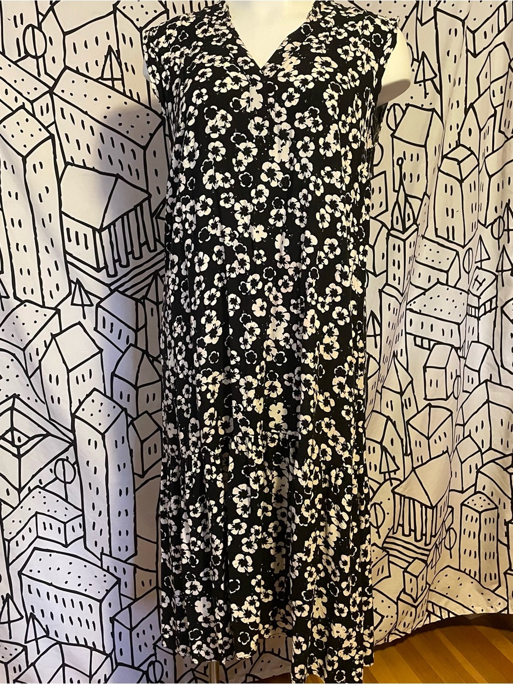 Source Unknown Black and White Floral Maxi Skirt
